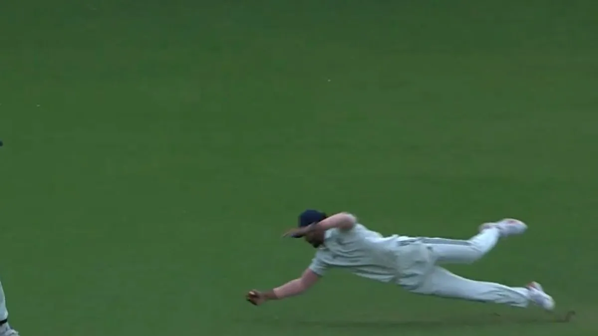 duleep-trophy-2024-nitish-reddy-pulls-off-splendid-diving-catch-at-slip-to-dismiss-mayank-agarwal-watch